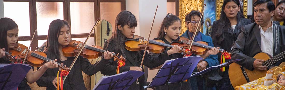 Arzobispo del Cusco recibe grata visita de músicos de Andahuaylas