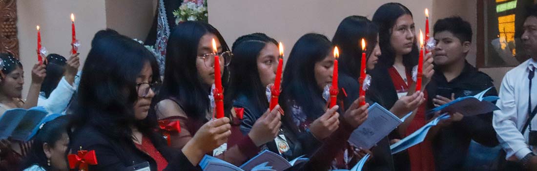Jóvenes de la Vice Parroquia Santísima Cruz en Picchu reciben el Sacramento de la Confirmación de manos del Arzobispo del Cusco