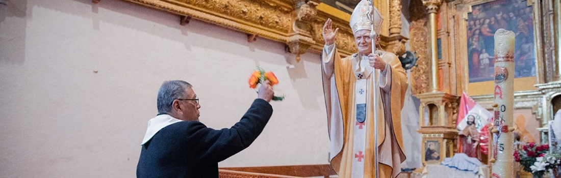 Arzobispo del Cusco entrega imagen de San Juan Pablo II a la Parroquia de Paucartambo