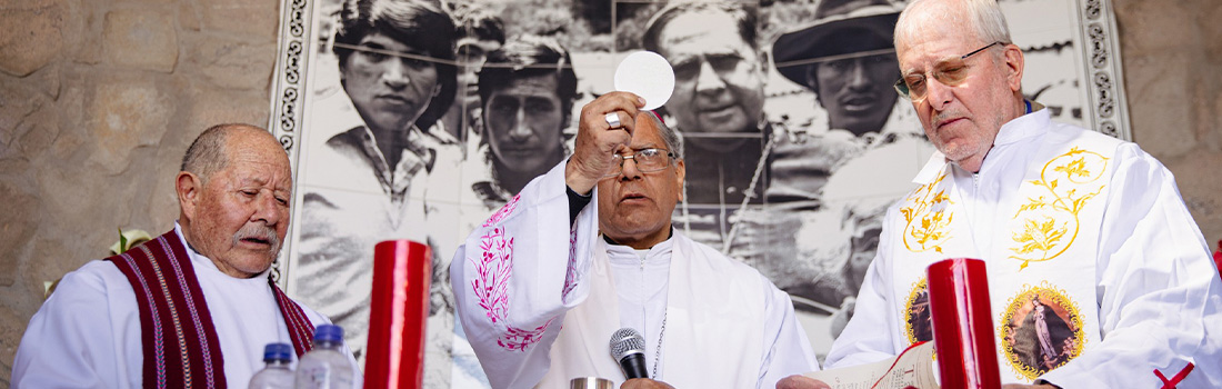 Arzobispo del Cusco presidió Santa Misa en memoria de Mons. Luis Vallejos Santoni al conmemorarse 43 años de su fallecimiento