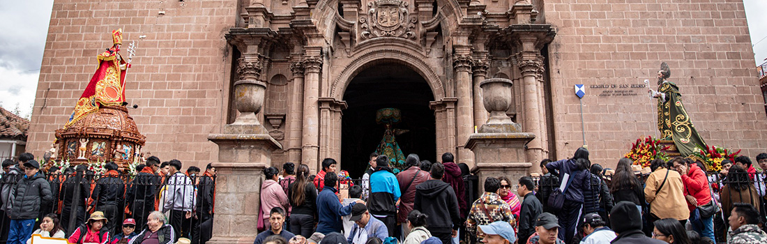 Con la Tradicional entrada de las Sagradas Imágenes a la Basílica Catedral del Cusco, damos inicio a la solemnidad del Corpus Christi 2025