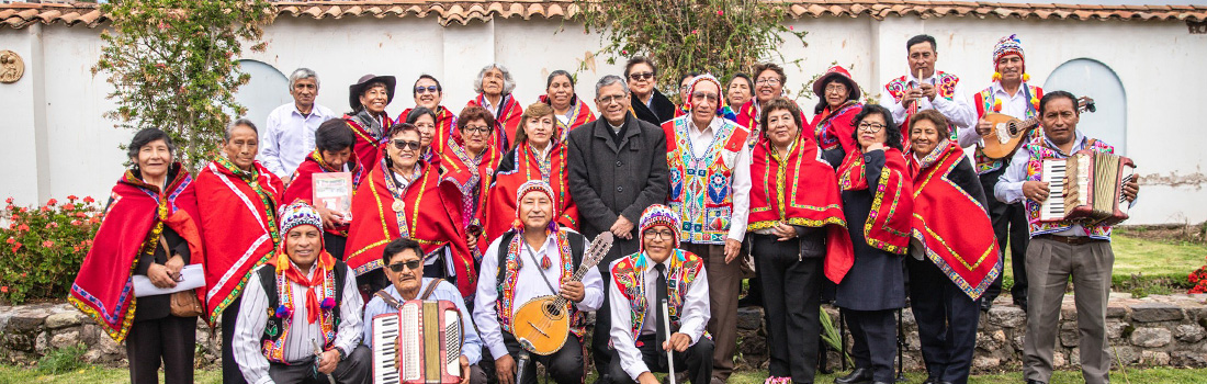 Emocionante visita de las Chayñas al Arzobispo del Cusco