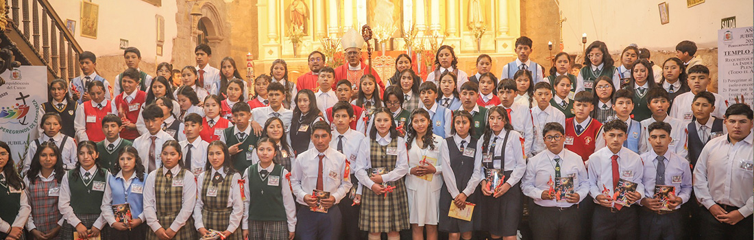 Jóvenes de Pillpinto y Anta reciben el Sacramento de la Confirmación de Manos del Arzobispo del Cusco