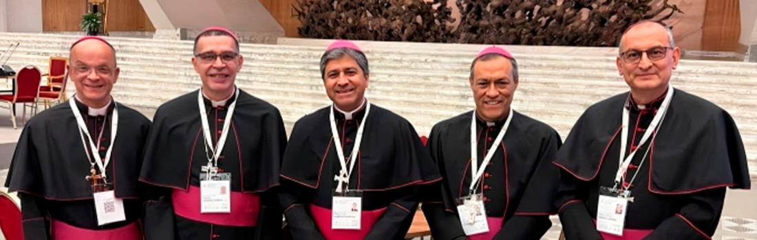 Monseñor Lizardo Estrada Herrera OSA , presente en el Sínodo de la Sinodalidad 2024