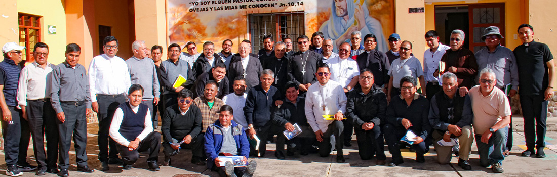 Obispo Auxiliar del Cusco junto al Cardenal Pedro Barreto Jimeno SJ visitaron al Clero de las prelaturas de Juli y Corocoro en su retiro anual